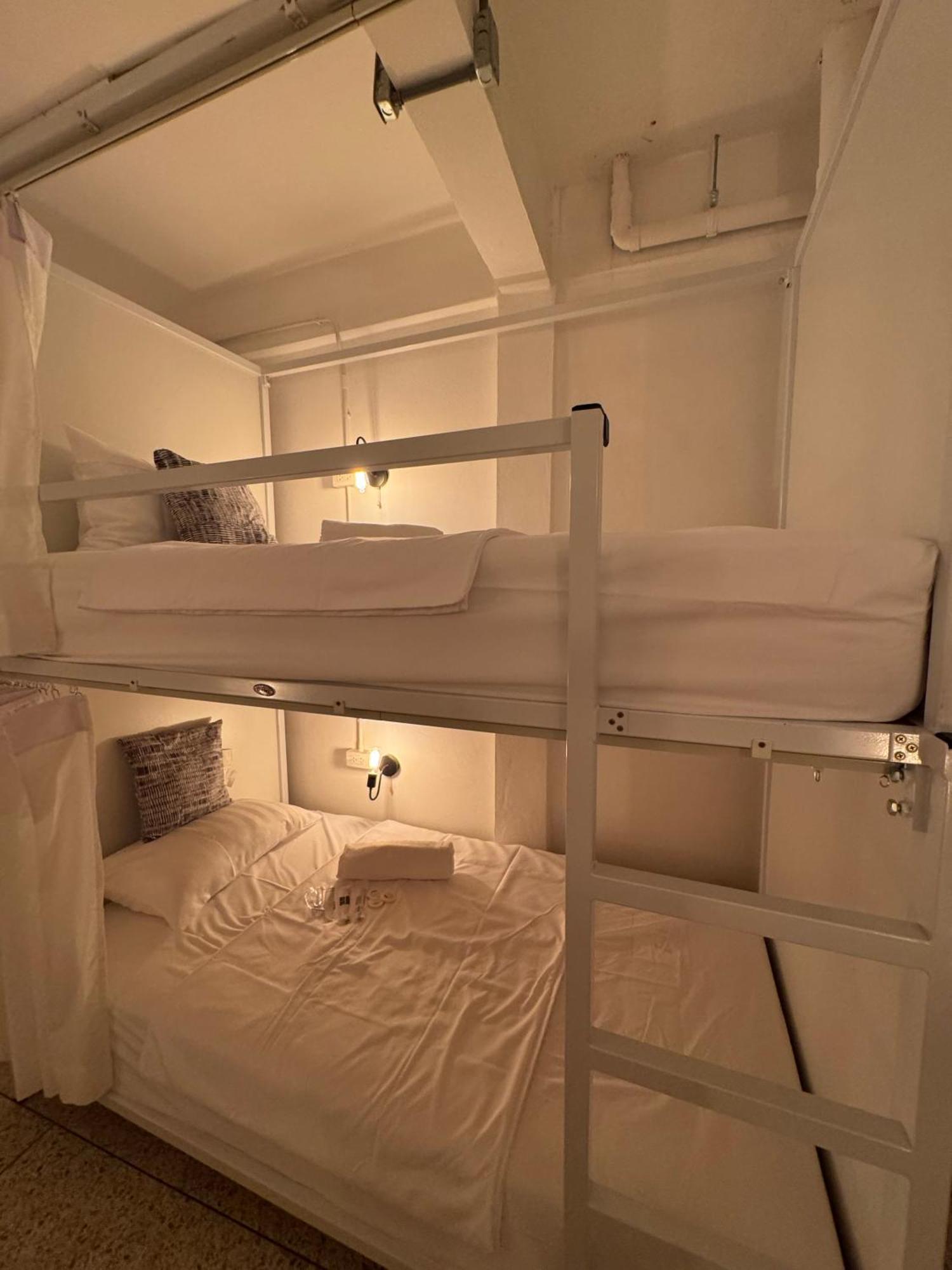 Twenty Two Place Hostel - Sukhumvit 22 بانكوك المظهر الخارجي الصورة