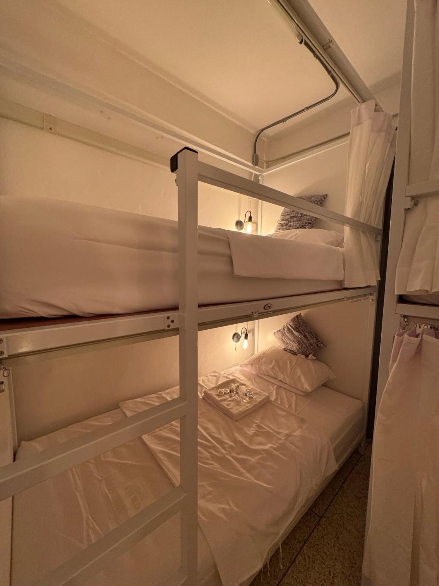 Twenty Two Place Hostel - Sukhumvit 22 بانكوك المظهر الخارجي الصورة